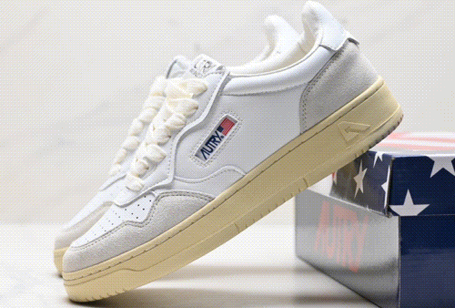 Autry Medalist Low vintage Sneakers White and Beige