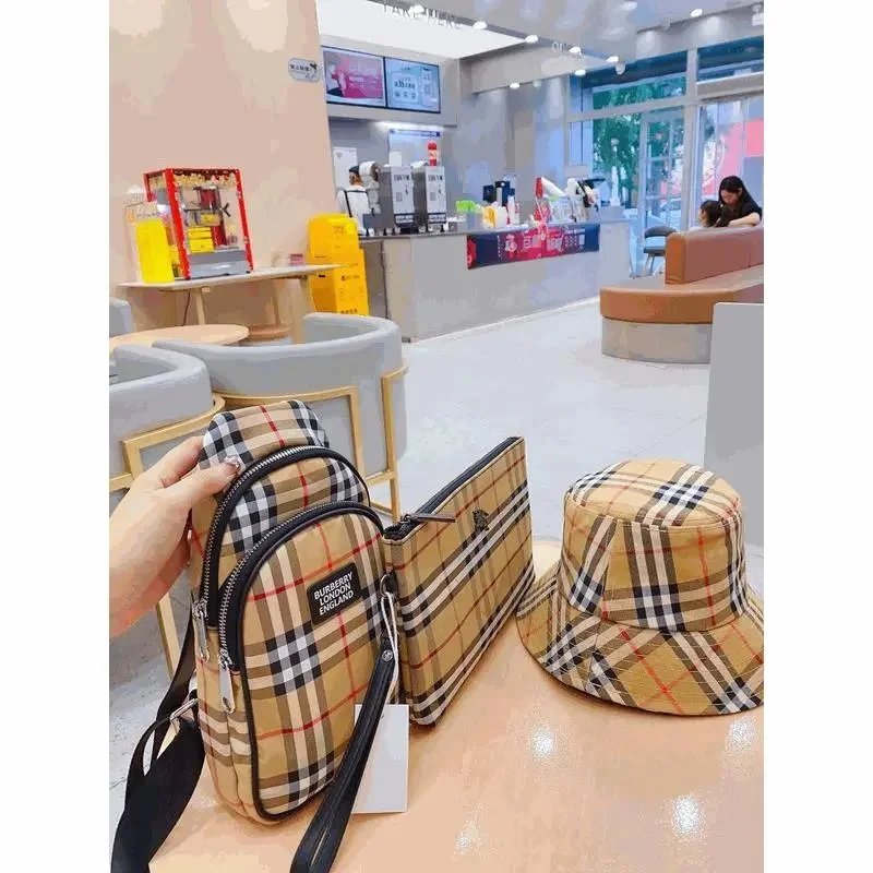 Burberry Check Print Classic Accessories Set Beige