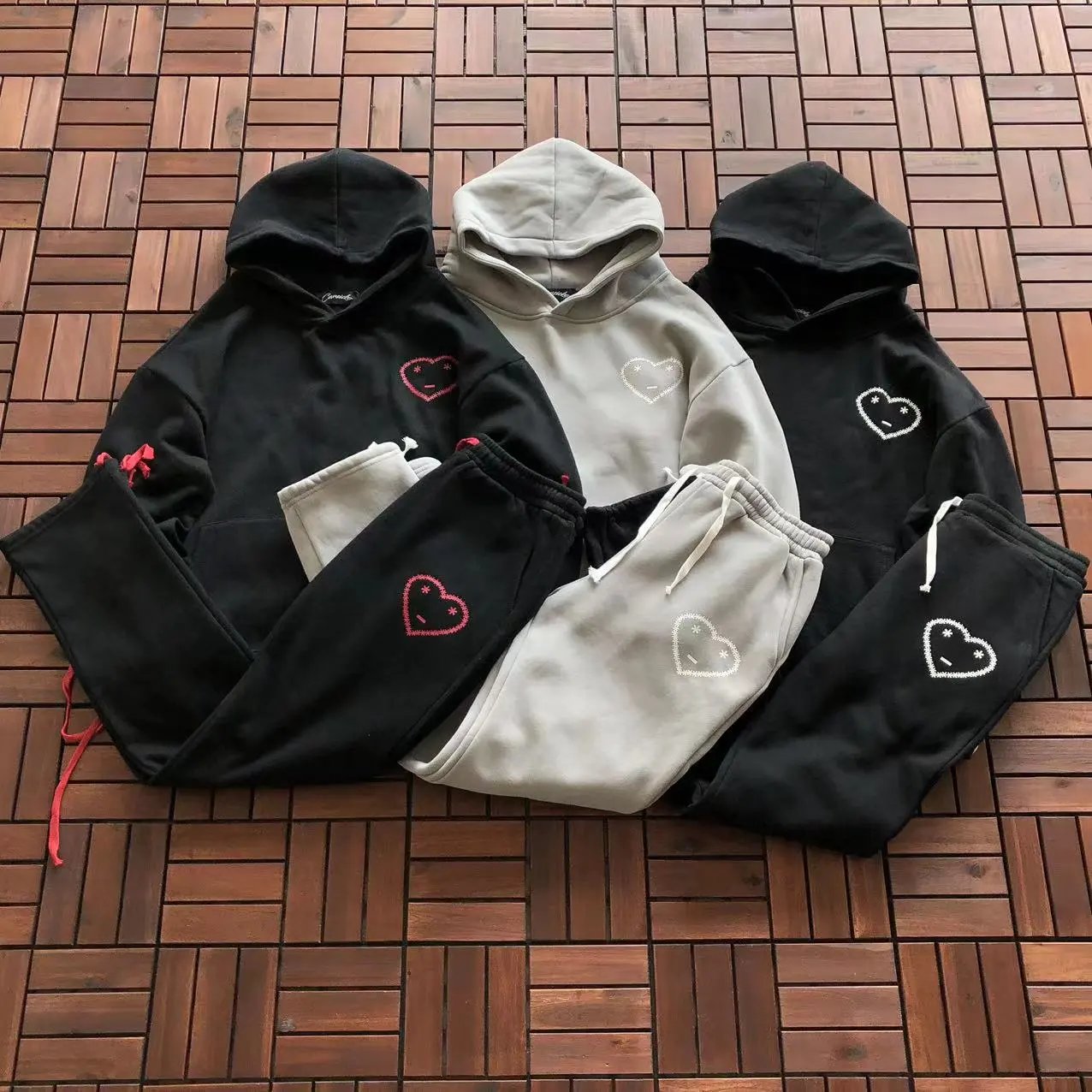 Design Heart Graphic Matching Set Casual Black and Gray