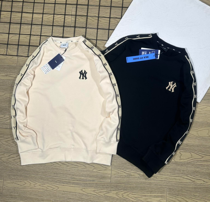 MLB New York Yankees Tape Sleeve Casual Sweatshirt Black and Beige