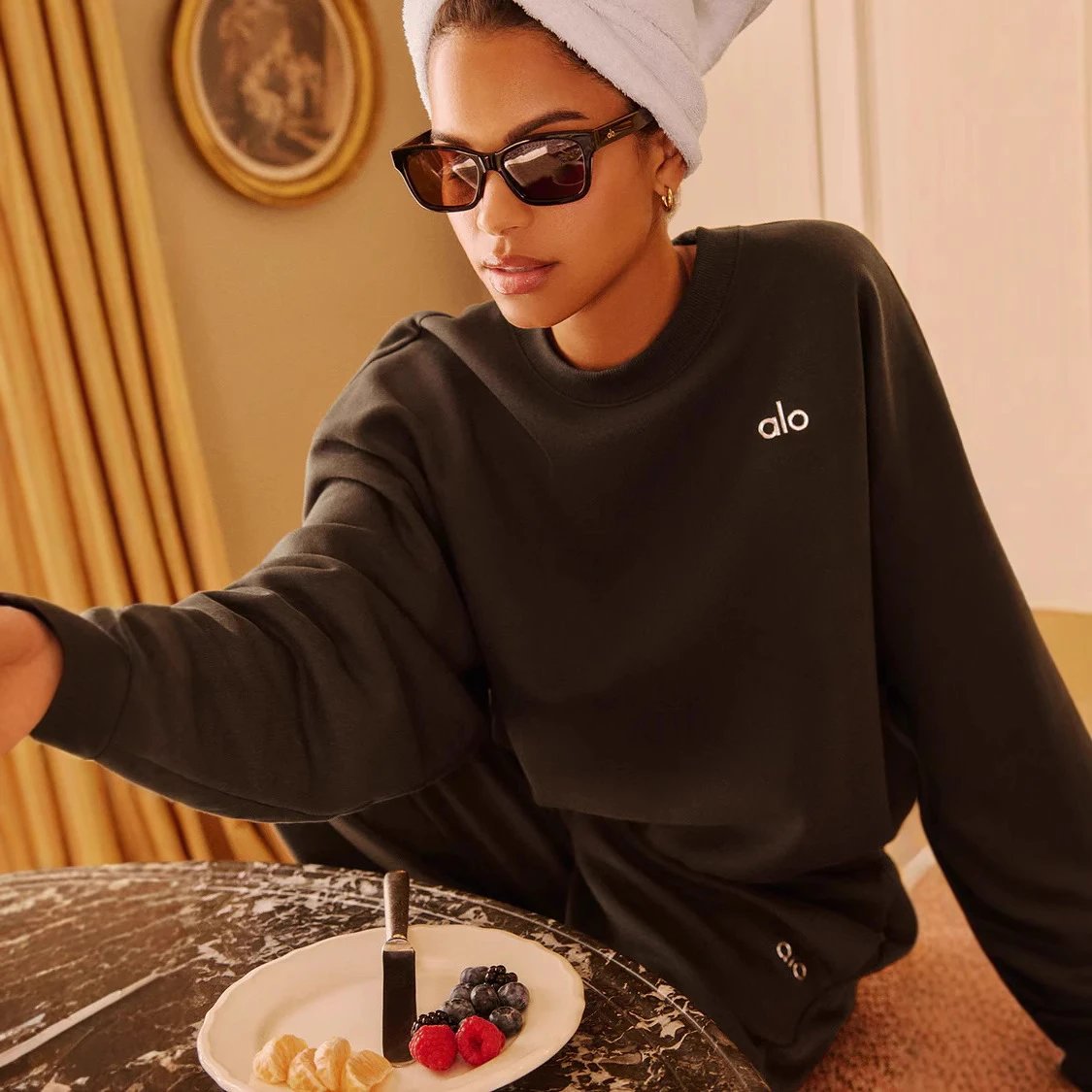 Alo Yoga Accolade Crewneck Oversized Sweatshirt Black