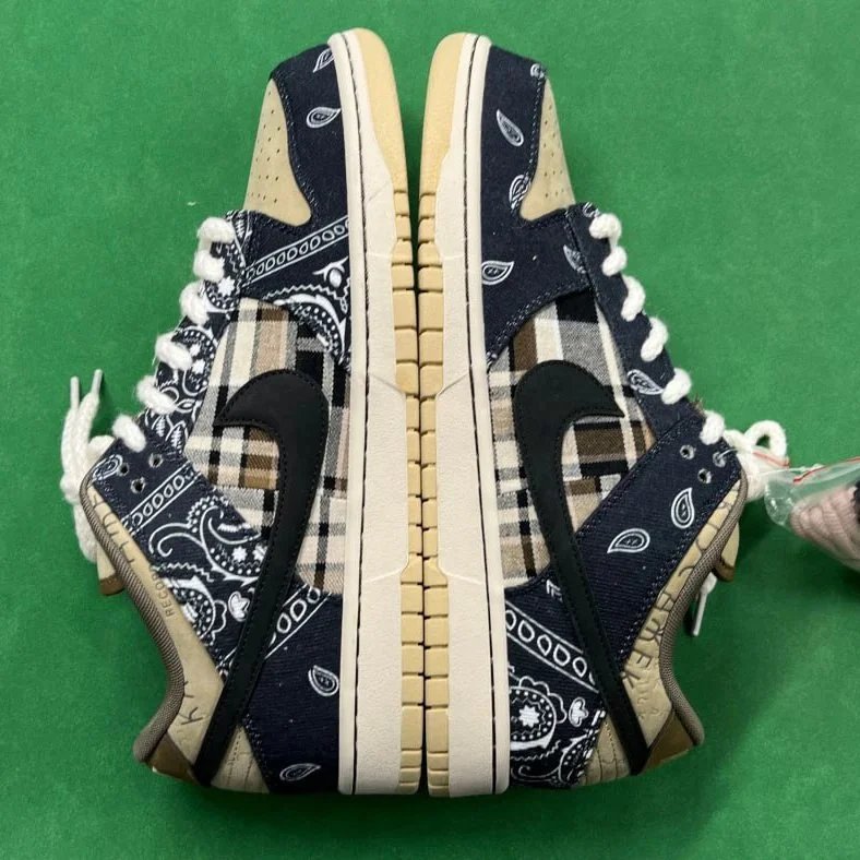 Nike Dunk Low Travis Scott Cactus Jack Sneakers Multicolor