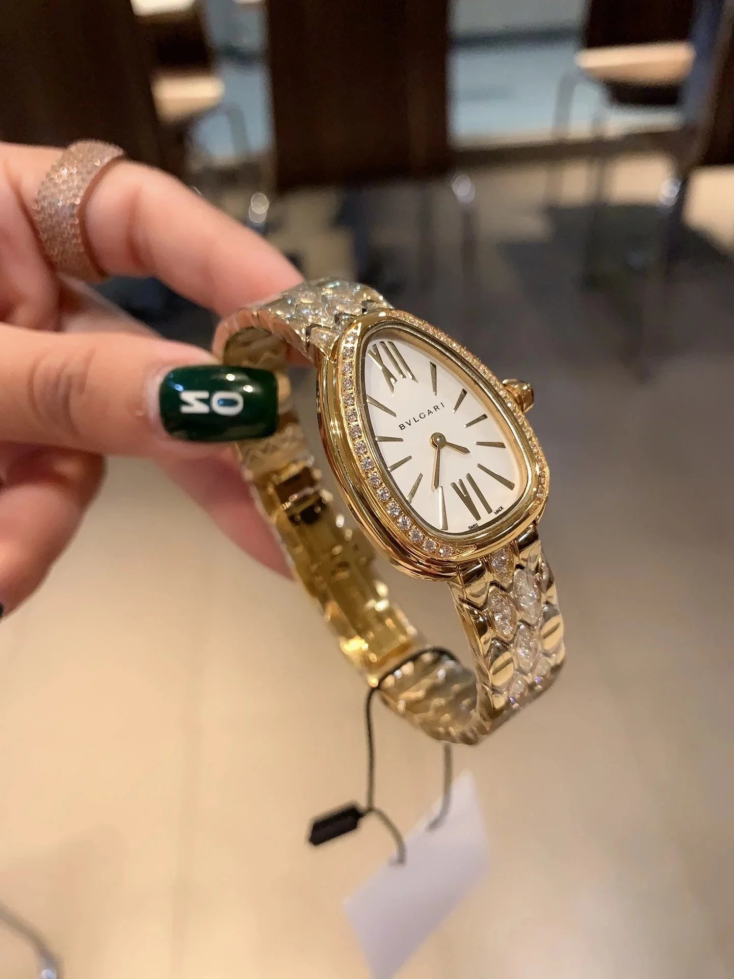 Bvlgari Serpenti Seduttori luxury diamond watch Gold